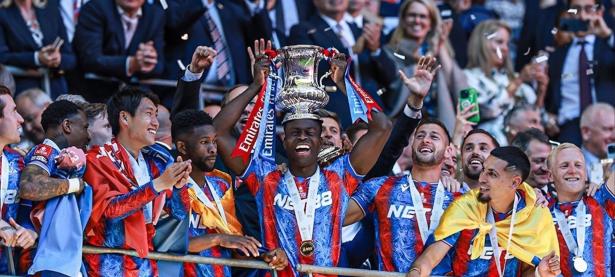 包含热刺客场逼平水晶宫，延续不败纪录的词条