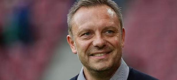 三亿体育体育app-沙尔克04连胜告终，客场惨遭汉诺威绝杀击败的简单介绍