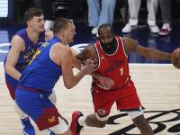 三亿体育体育在线-步行者击败雄鹿，雷霆力克国王保持榜首的简单介绍