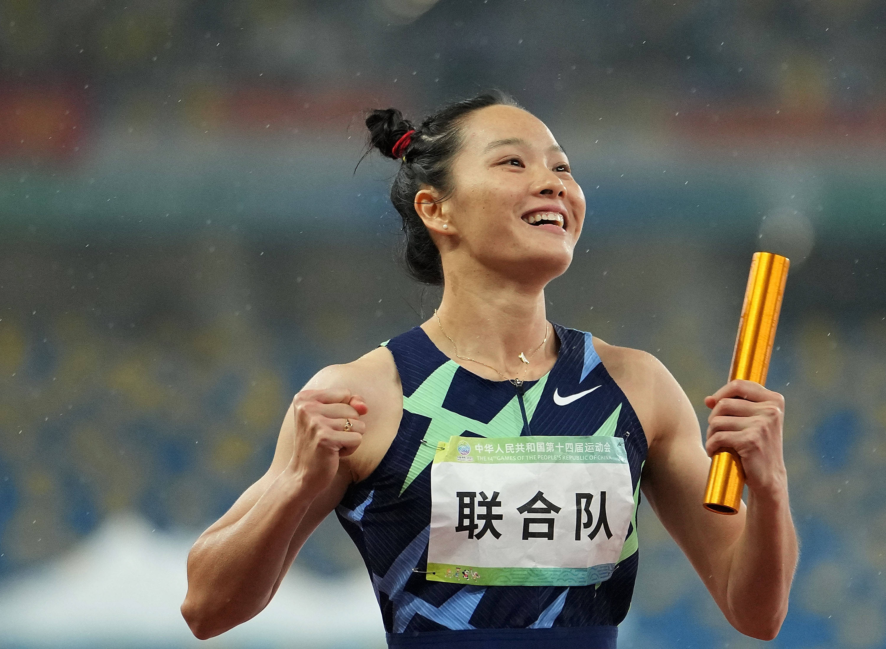 新加坡田径选手突破个人记录，赢得认可