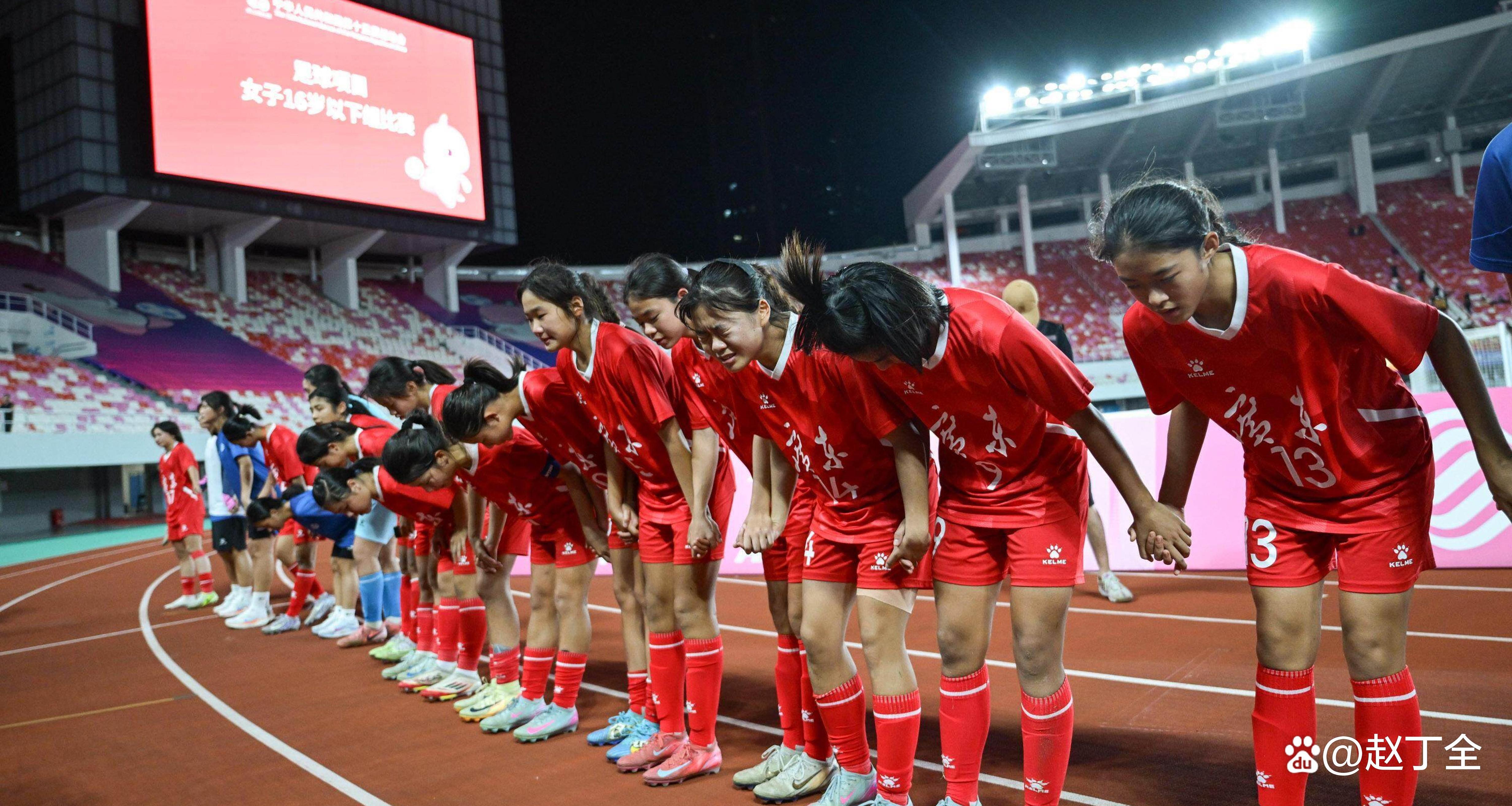 国际女足在大赛中闪闪发光