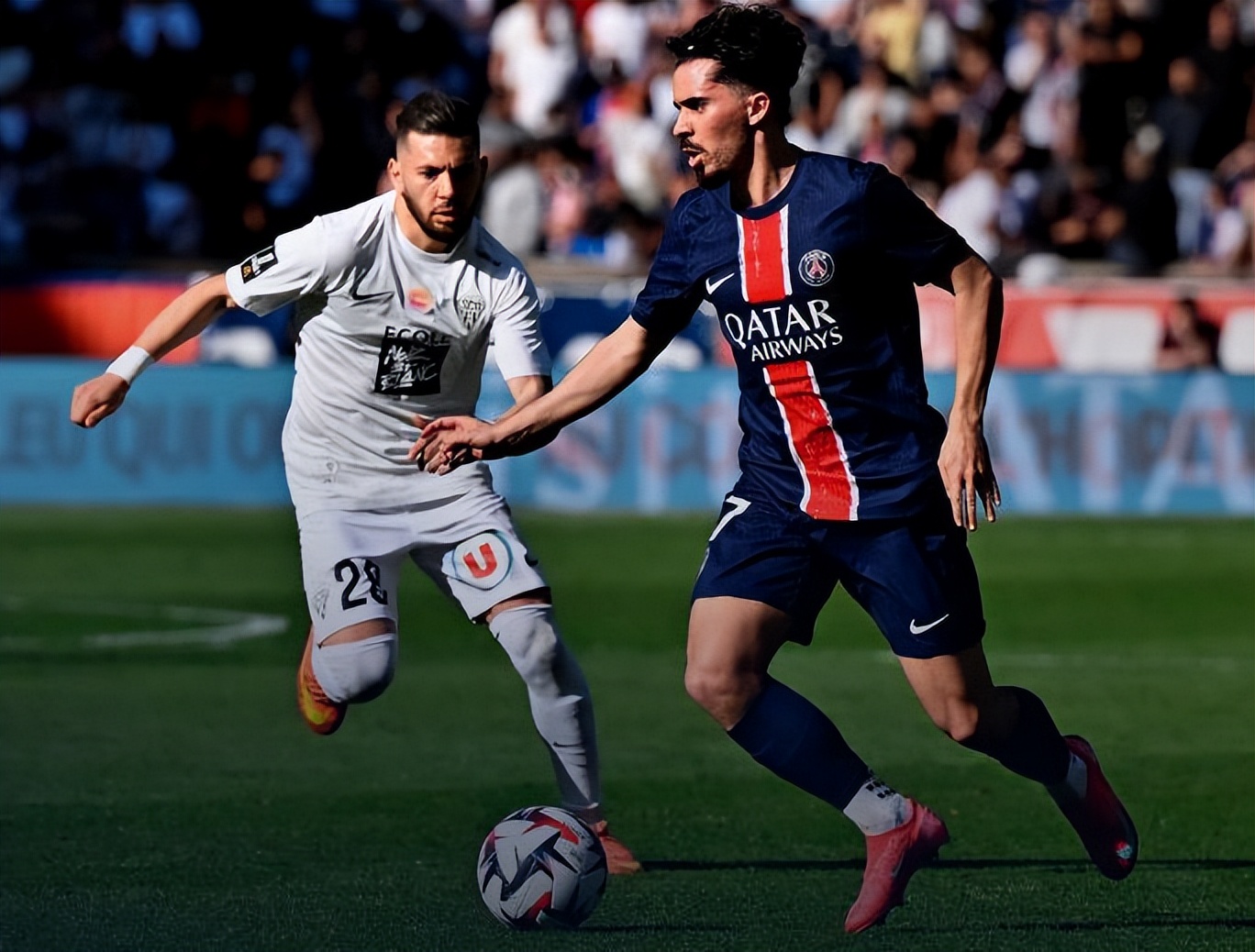 包含巴黎胜圣埃蒂安，疯狂进攻不容小觑的词条