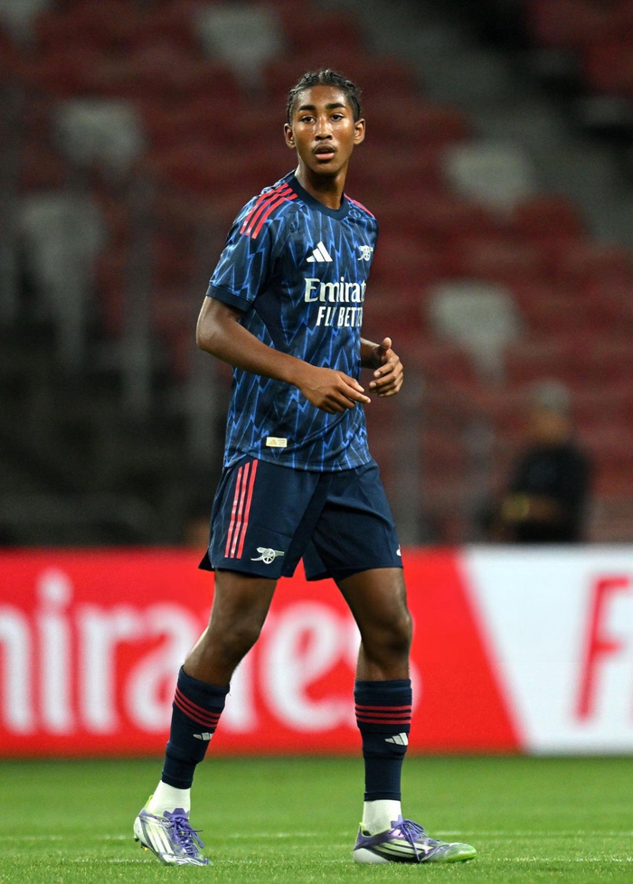 阿森纳中场表现出色，赢得球迷好评