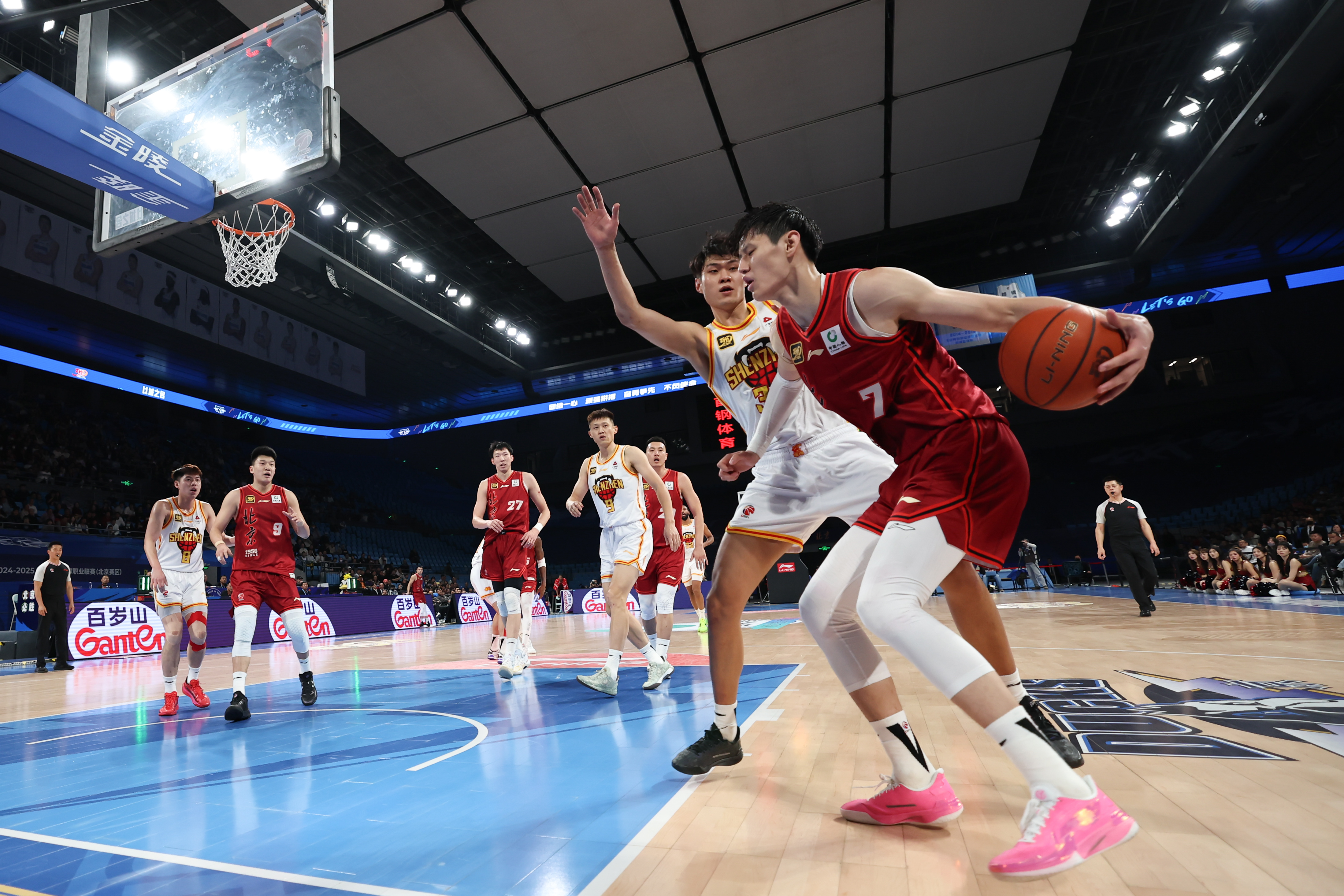 包含深圳马可波罗队成功晋级CBA季后赛八强，球队士气高涨的词条