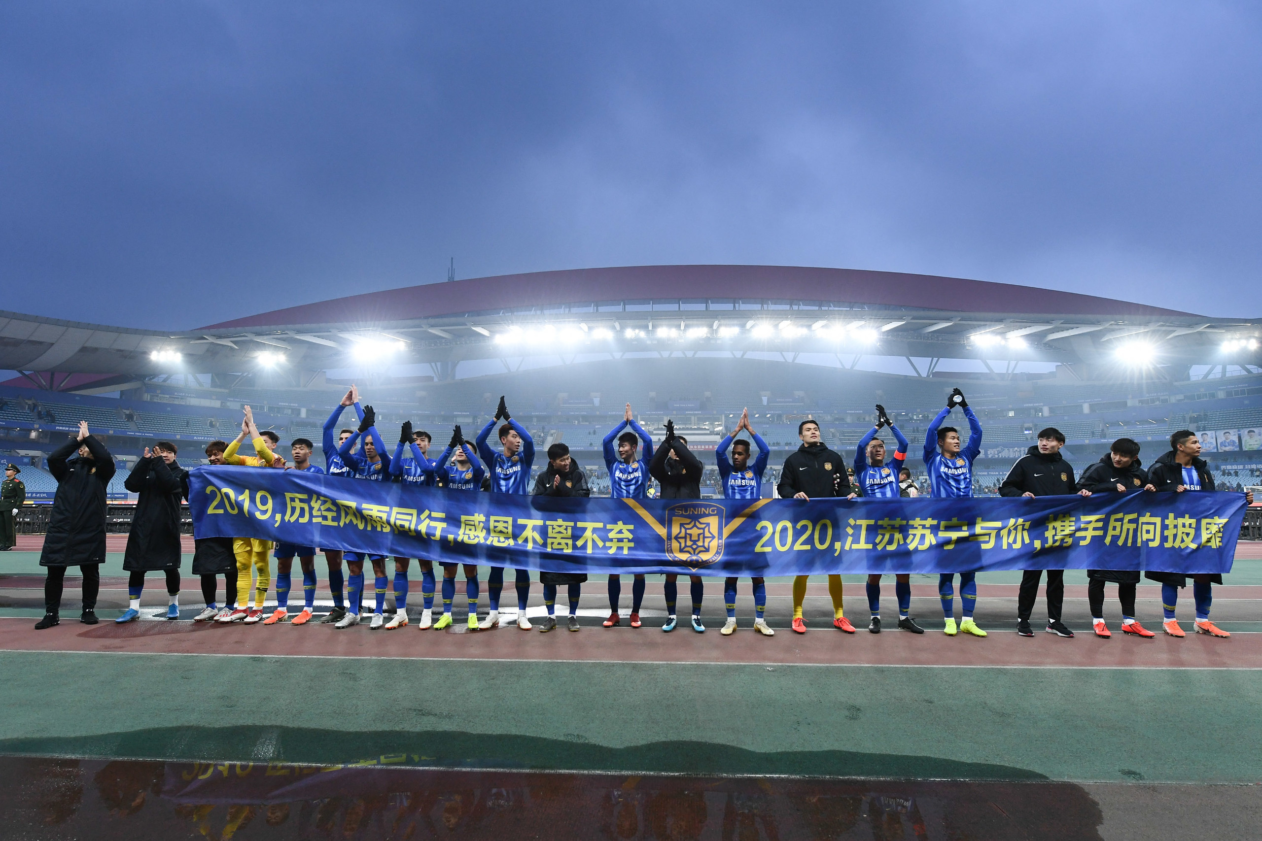 包含江苏苏宁大比分胜出，豪取三分继续向前迈进的词条