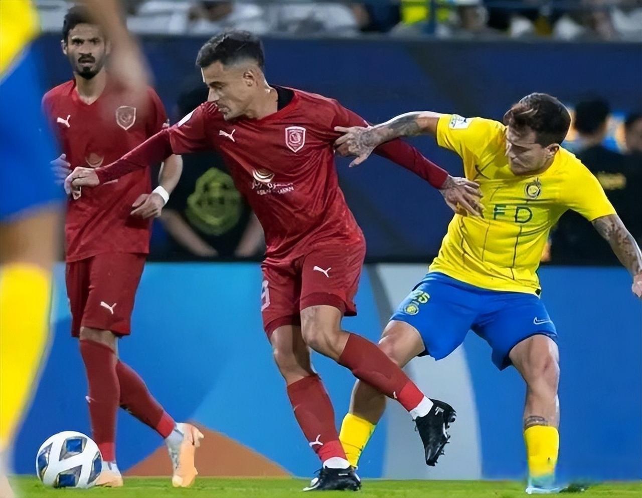 国家队球员在赛场上发挥出色，取得重要胜利的简单介绍