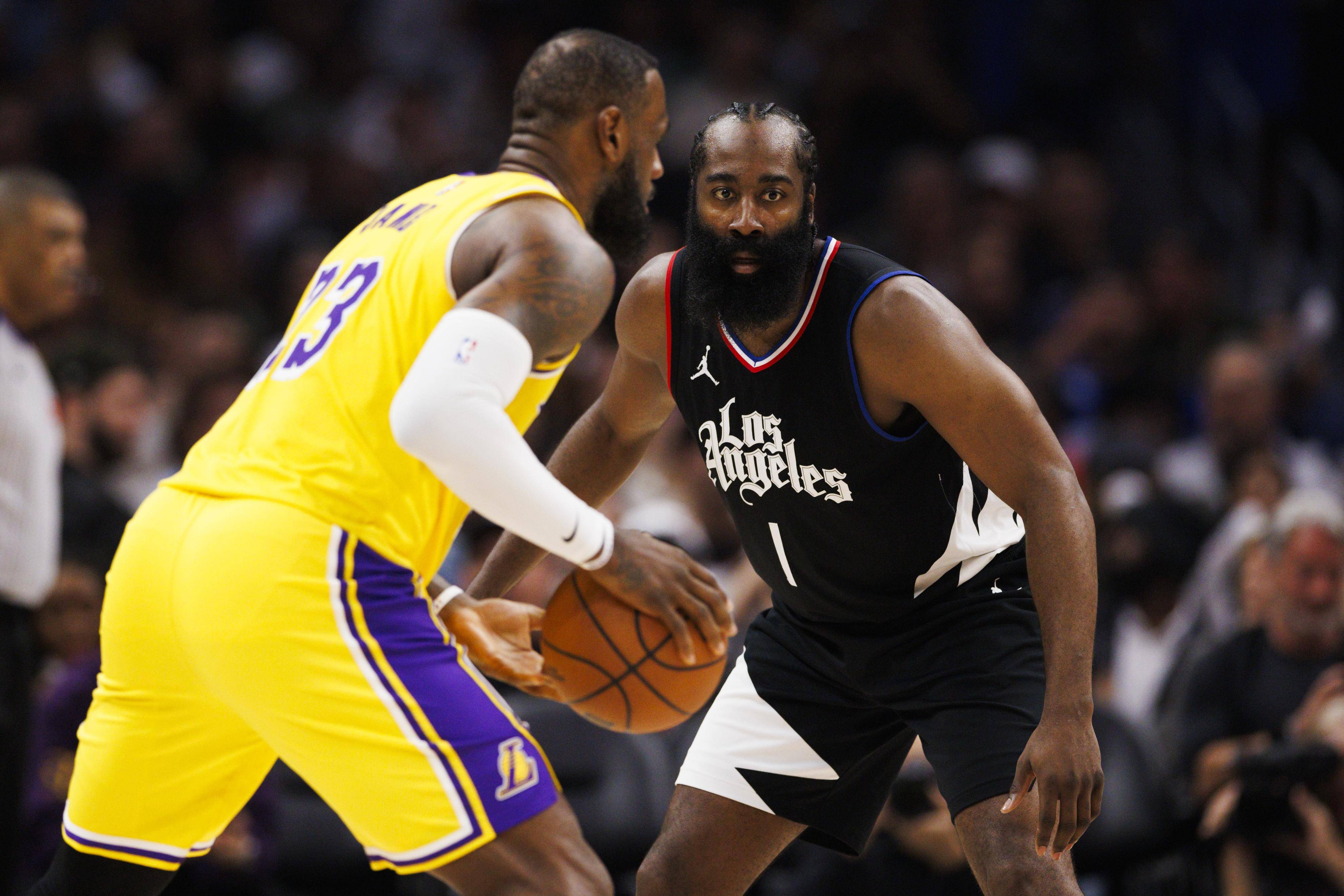 火箭客场战胜独行侠,哈登32分成全场最高 火箭客场战胜独行侠,哈登32分成全场最高