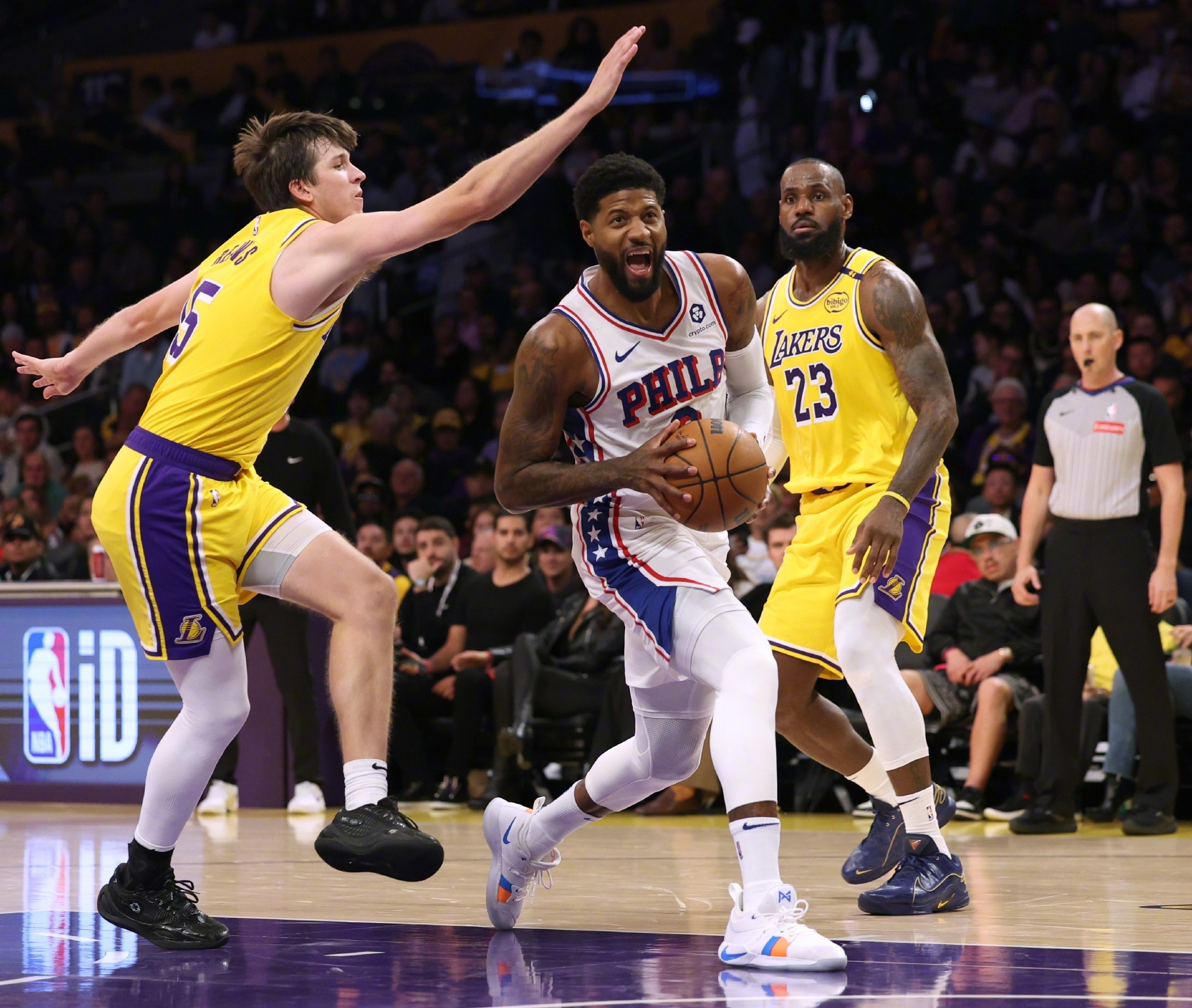 火箭客场擒76人，结束两连败