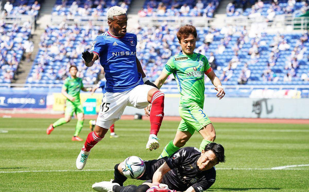 球队防守端表现强劲，力压对手取得胜利