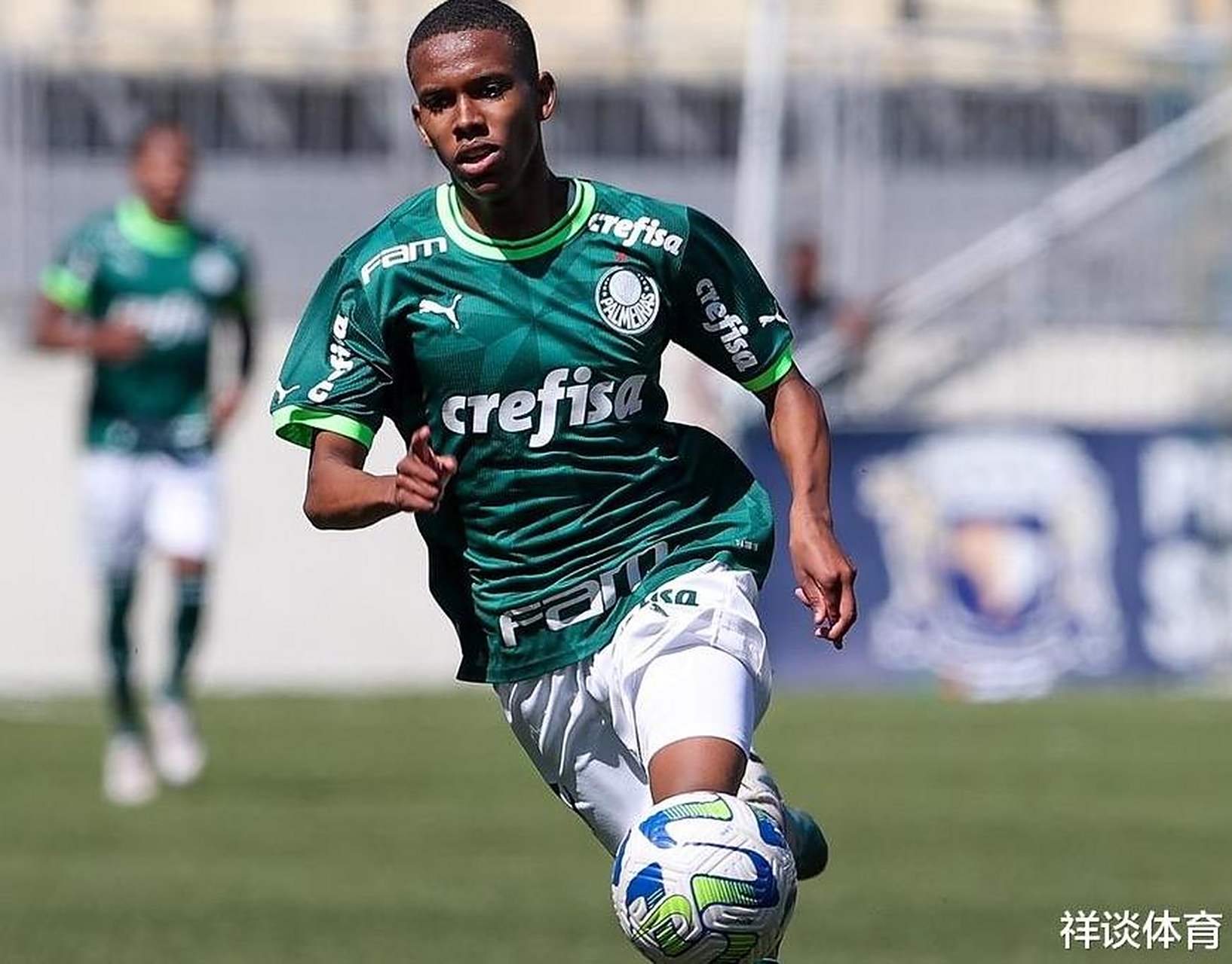 亚洲球员在南美联赛中大放异彩，声名大噪