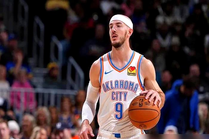 关于罗斯伤退，活塞客场击败凯尔特人的信息