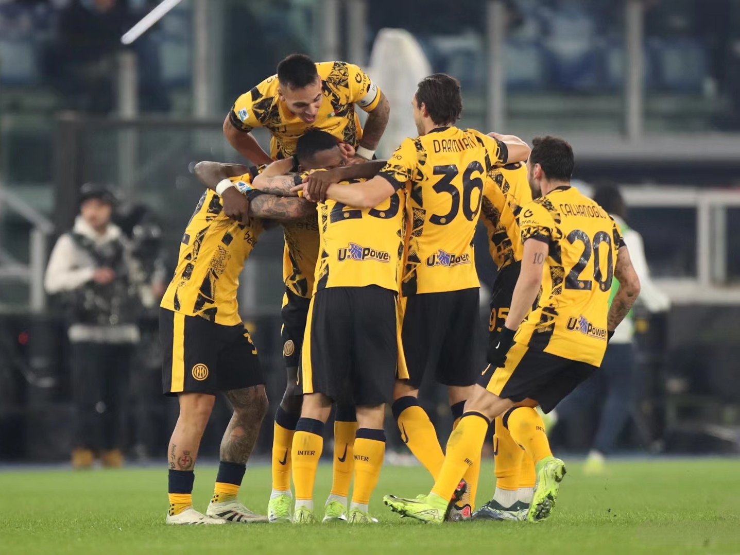 包含欧洲足坛豪强云集，强队盛装出战的词条